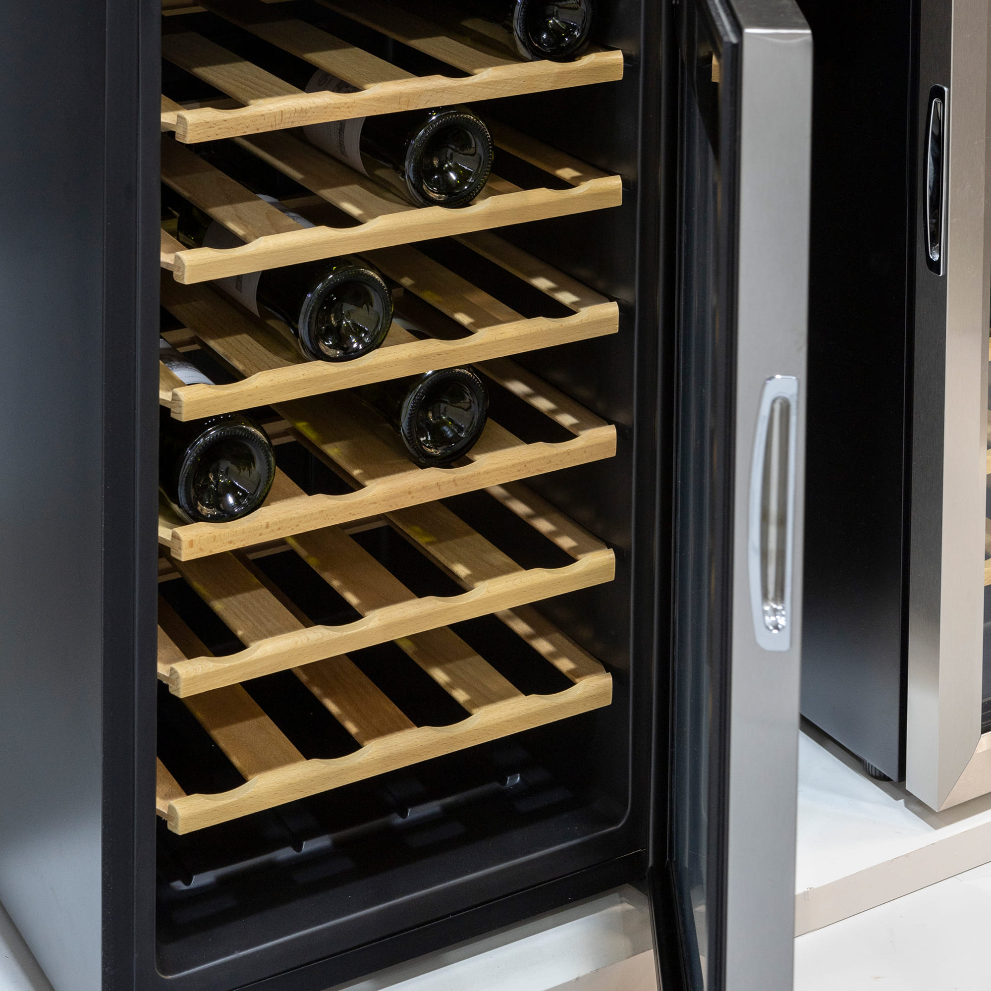 ADEGA INVITA INOX 28 GARRAFAS - i-CV-FS-28-XV-3HO